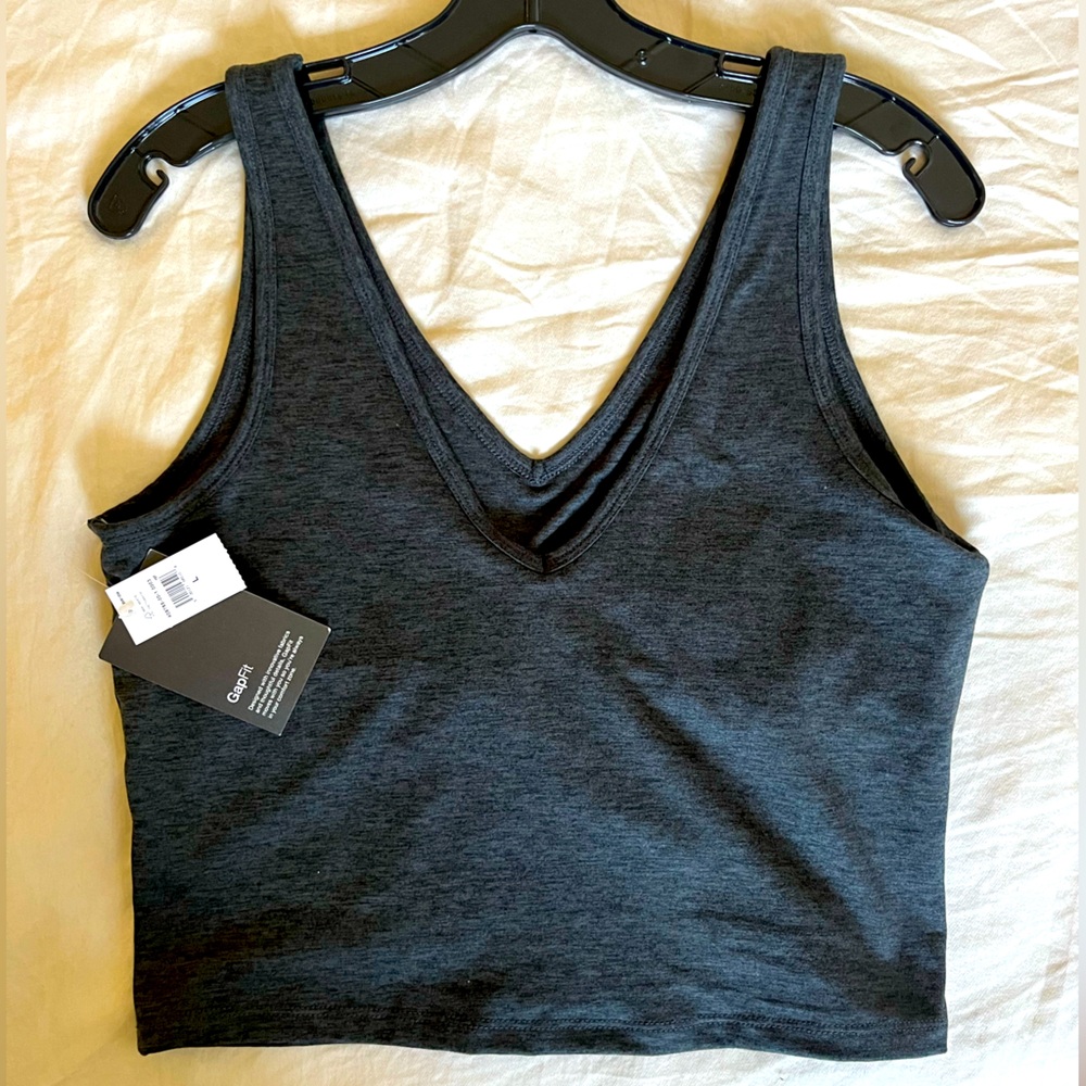 NWT, GAP (Fit) Charcoal Gray V-Neck Cropped  Tank Top Size L